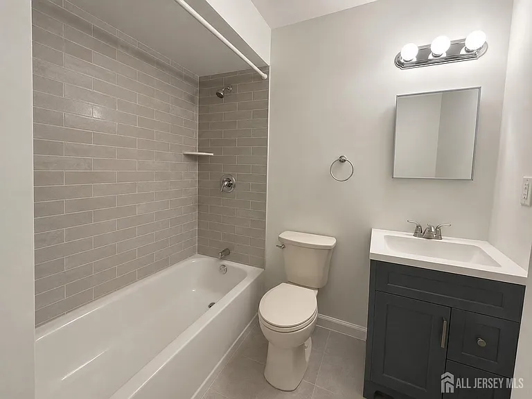 111 Orlando St — Photo 8