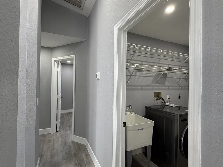323 Aurora St NW — Photo 16