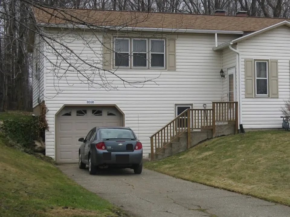 8556-8558 Kirsch Rd