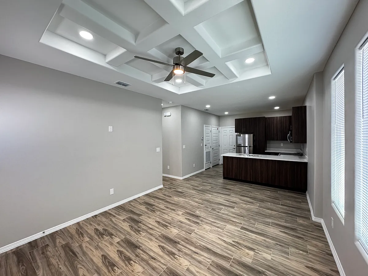Building Photo - 4213 La Vista Ave #4
