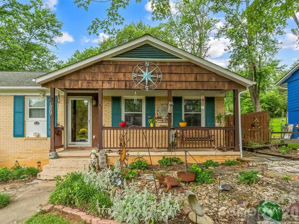 10 Oak Leaf Ln, Arden, NC 28704
