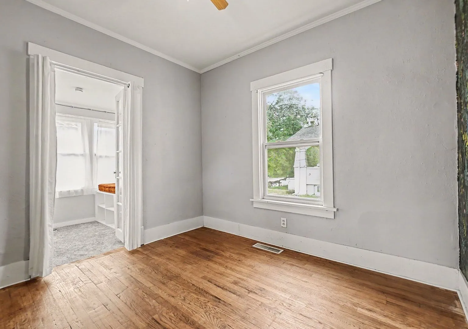 Spacious 4 Bedroom Omaha Home Ready for Rent! — Photo 4