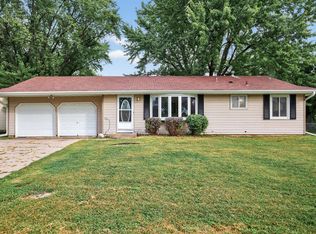 921 Cortland Dr S, Apple Valley, MN 55124