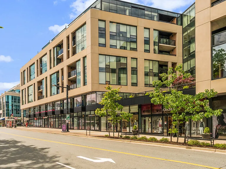 1511 Queen St — Photo 2