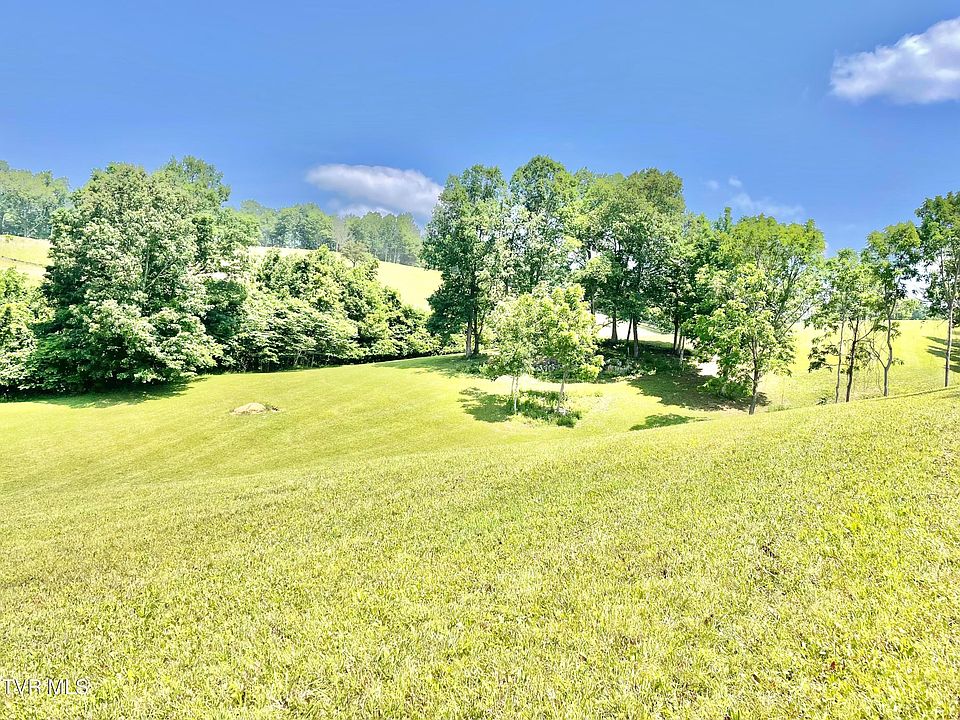 1st image of 21 Lake Mist Trl