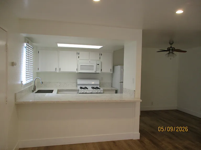 631 E Elk Ave #8 — Photo 3