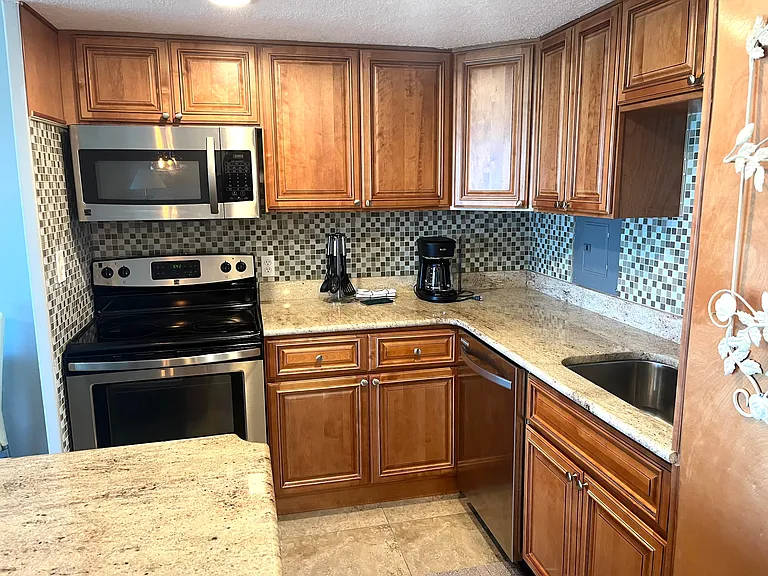 880 Mandalay Ave #802 — Photo 32