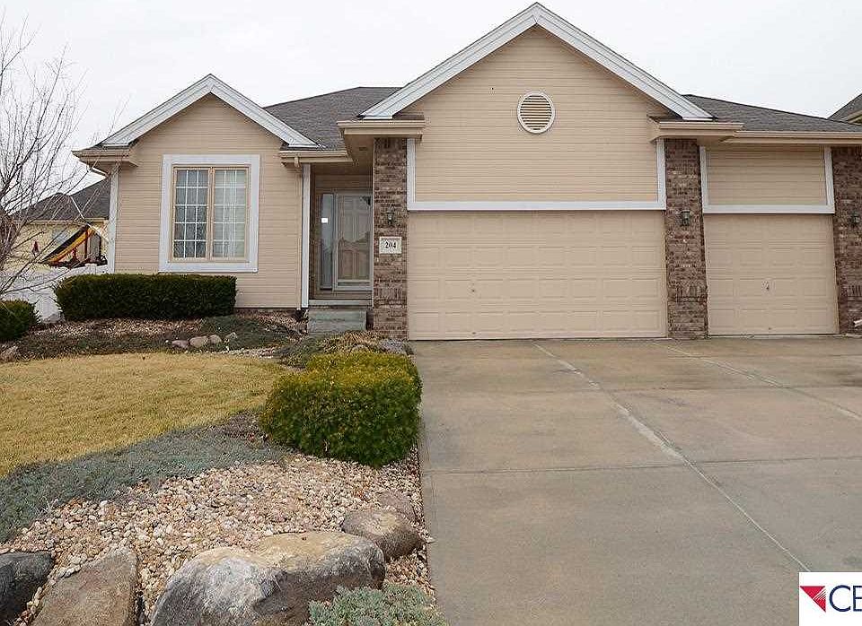 1st image of 204 Longwood Dr