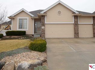 204 Longwood Dr, Papillion, NE 68133