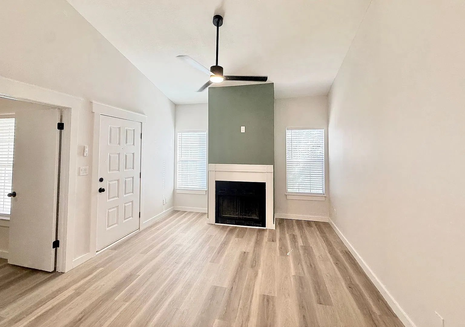 Charming 1-Bedroom Condo - Community Pool — Photo 3