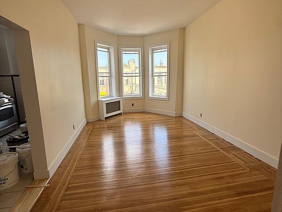 4th image of 61-38 Gates Ave #2