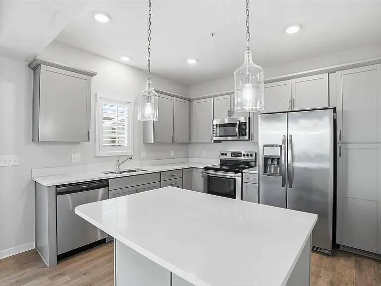 329 NE Otter Dr — Photo 2