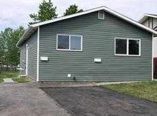 11320 97th St #B, Grande Prairie, AB T8V3M9