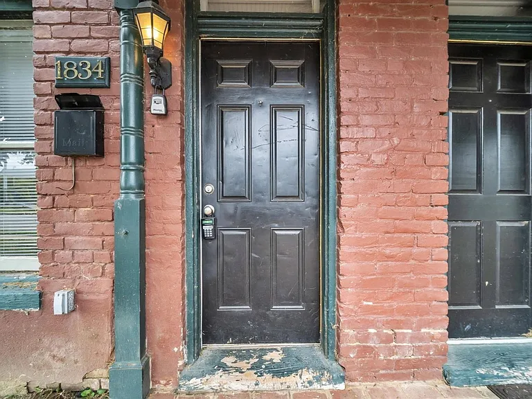 1834 Parkwood Ave — Photo 3
