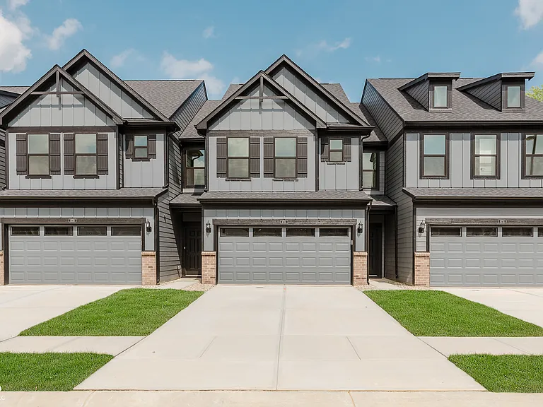9701 Oleander Dr — Photo 1