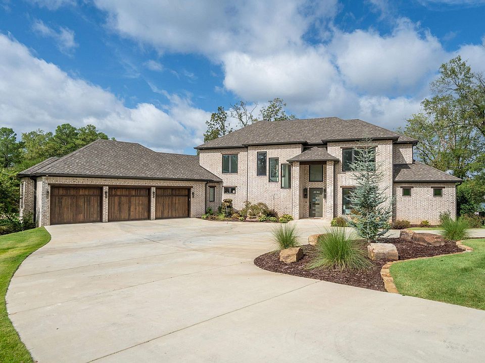 1st image of 185 Water Oak Cir