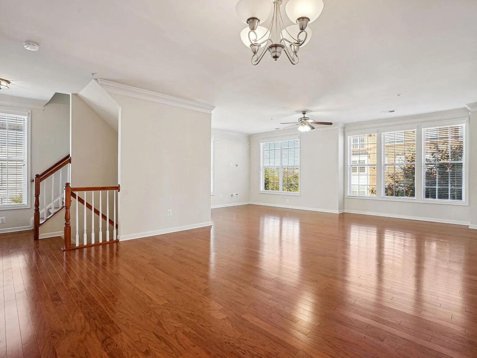 3 bed, 2.5 bath, 2463 sqft, $3,100 — Photo 4