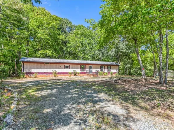 6243 Quail Hollow Dr, Pleasant Garden, NC 27313
