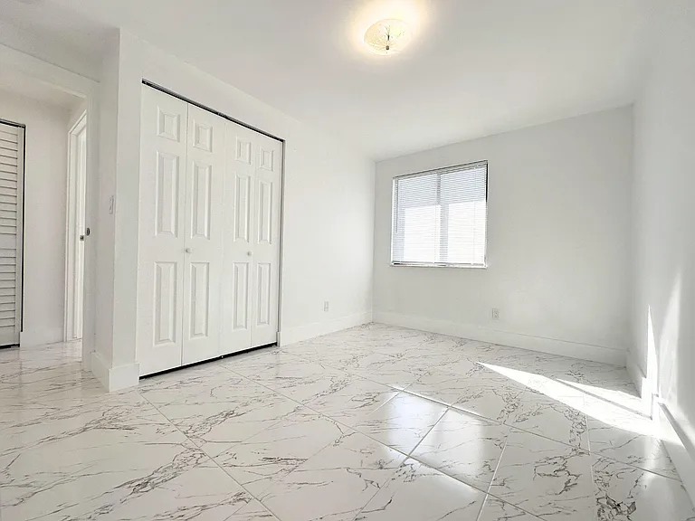 1049 Grandview Cir — Photo 27