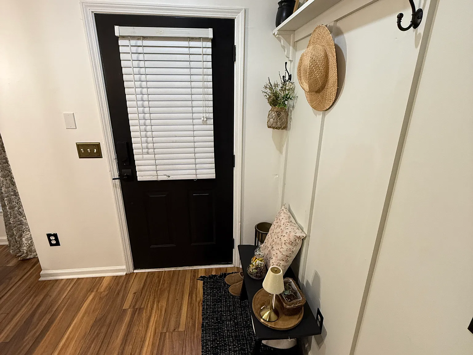 2 bed, 1256 sqft, $2,100 — Photo 2