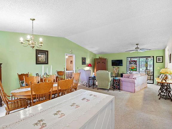 3rd image of 317 SE Evans Ave