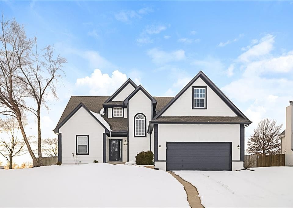 5400 NE Holiday Dr, Lees Summit, MO 64064 | Zillow