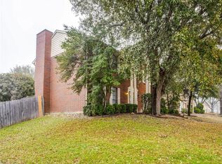 1100 Lexington Cir, Desoto, TX 75115