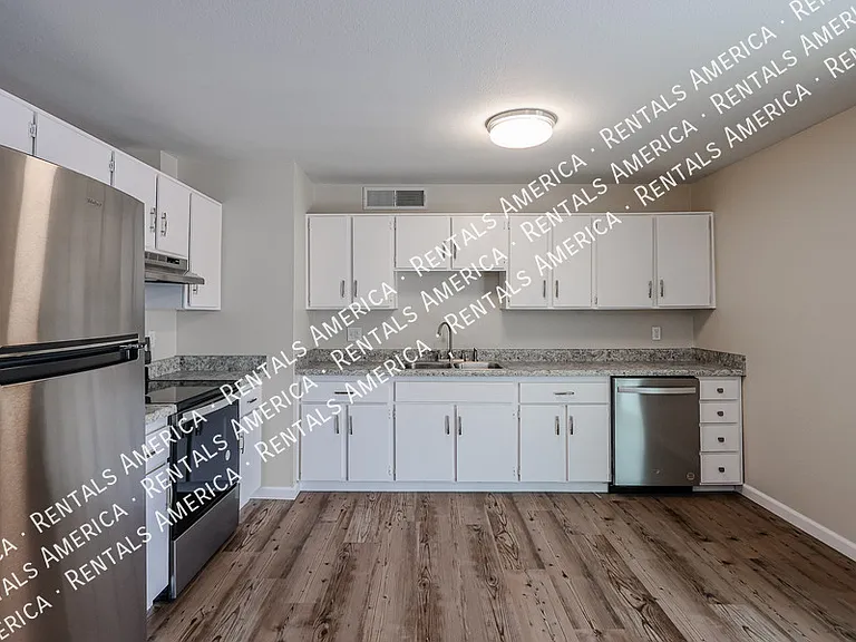 13861 N 48th Ave — Photo 7