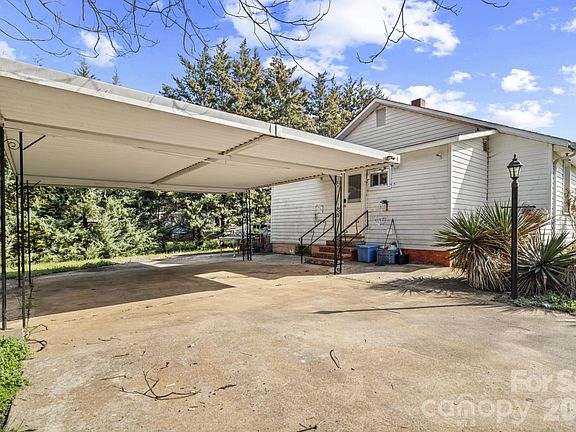 4th image of 1315 Lithia Springs Rd