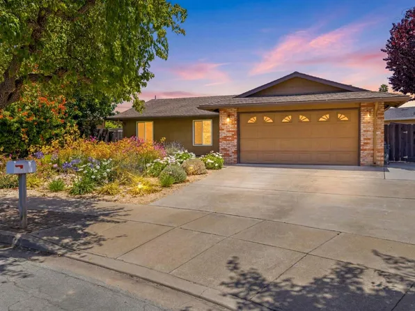 12918 Kennedy Cir, Salinas, CA 93906
