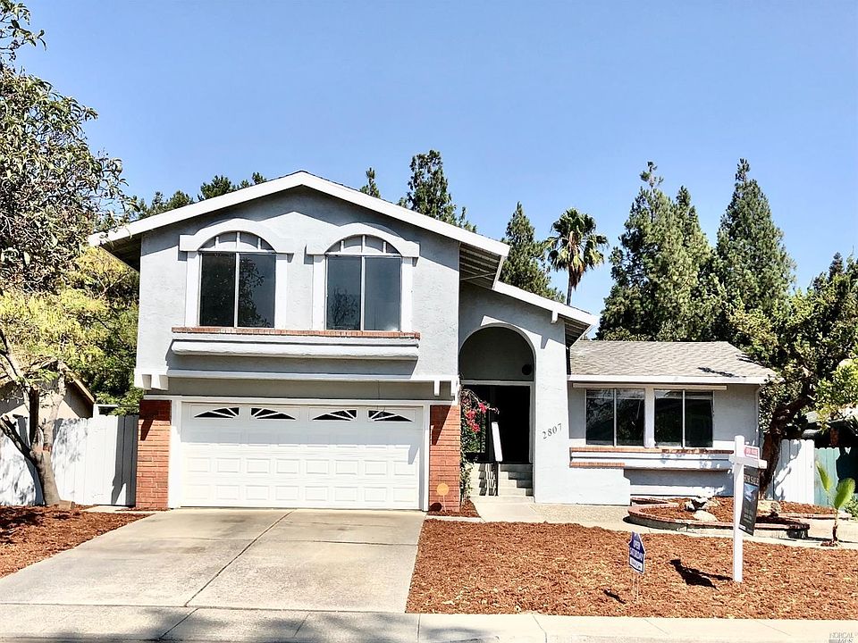 2nd image of 2807 Elmhurst Cir