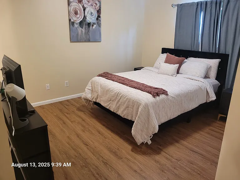 1049 Lafayette St #1 — Photo 7