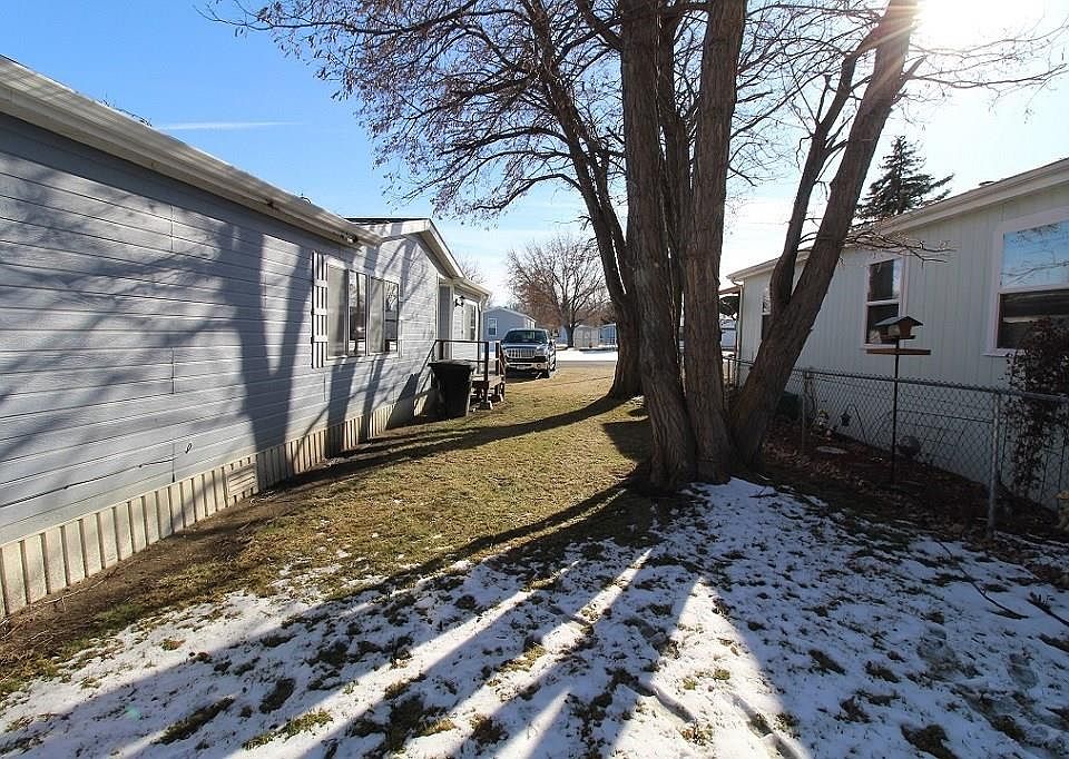 2nd image of 165 Windsor Cir N