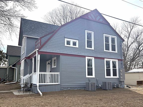 2nd image of 105 Linn St