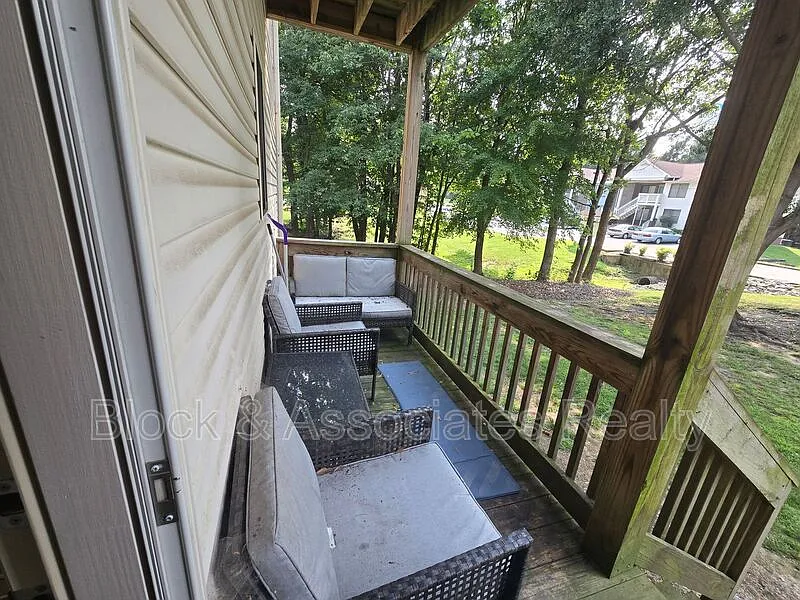 2 bed, 1.0 bath, $1,400 — Photo 3