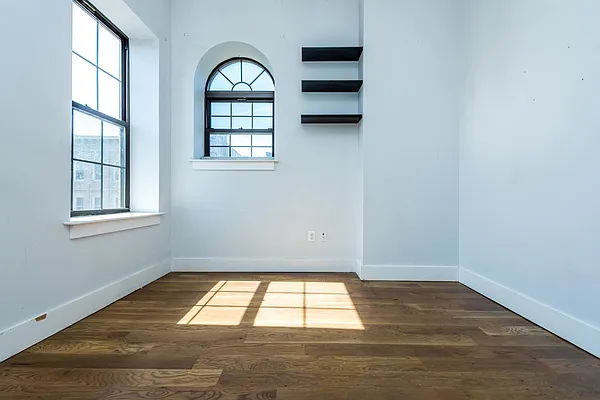 Rented by Nooklyn NYC LLC | media 18