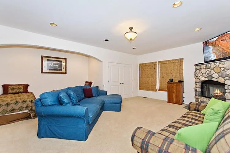1141 Aleutian Dr — Photo 10