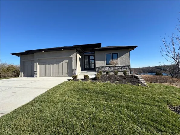22380 W 90th Ter, Lenexa, KS 66227