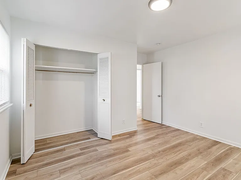 Foreman Apartments — Photo 30