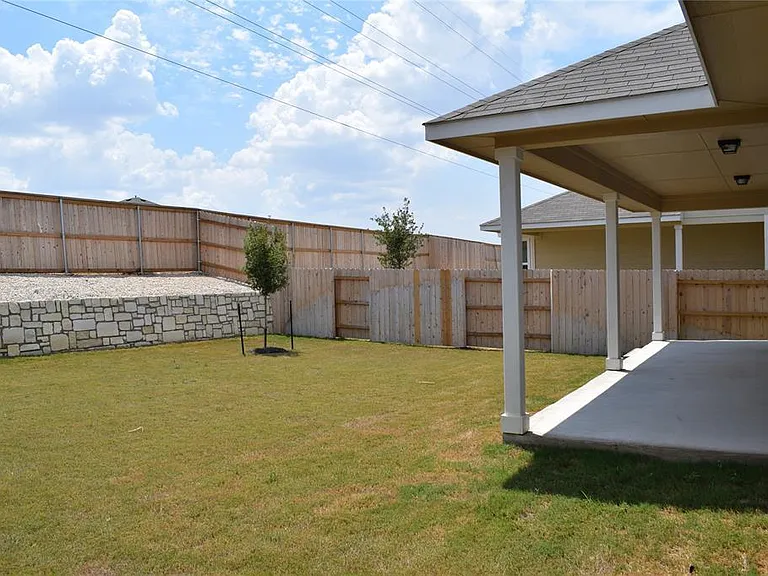 208 Shugart St — Photo 26