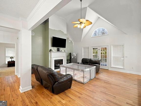 5th image of 207 Crestview Trce
