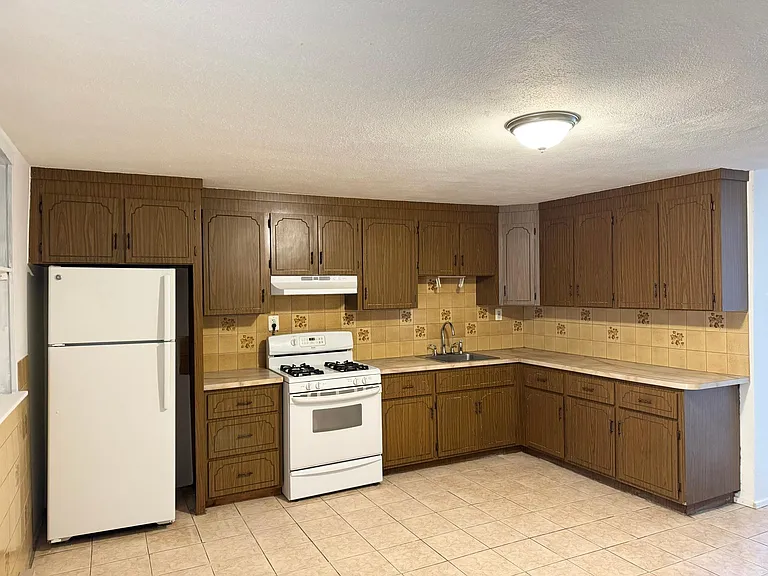 165 Bennington St #1 — Photo 6