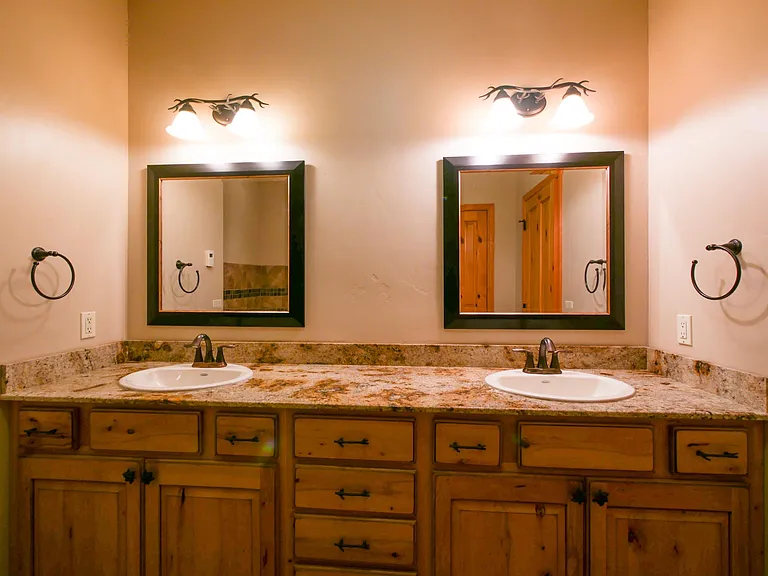 1917 Racquet Ct — Photo 14