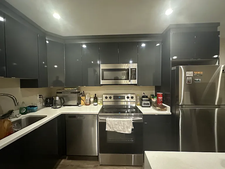 1740 Howard Ave — Photo 3