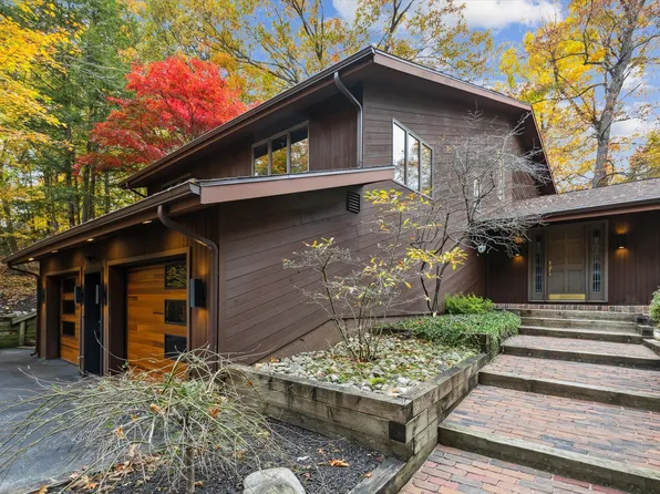 9321 Dunewood Dr, Bridgman, MI 49106