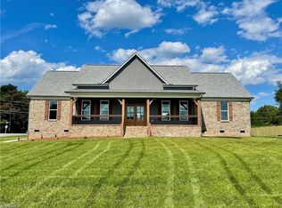 115 Deerwood Dr, Lexington, NC 27295