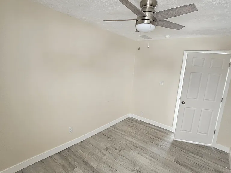 507 E Water St — Photo 8