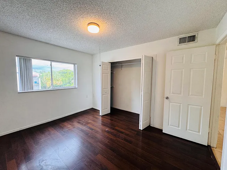 1068 N Benoist Farms Rd #302 — Photo 24