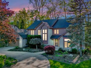5364 Pond Bluff Dr, West Bloomfield, MI