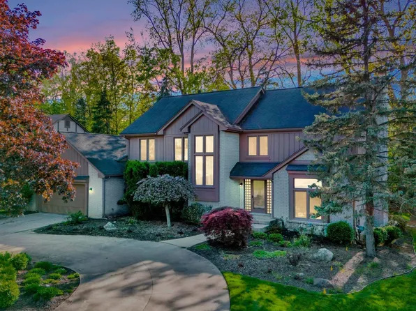 5364 Pond Bluff Dr, West Bloomfield, MI 48323